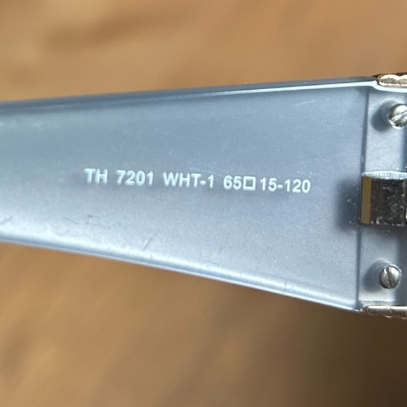 Tommy Hilfiger sunglasses - Picture 6 of 6